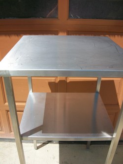Table haute centrale 75 x 75