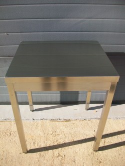Table NEUVE 70 x 60