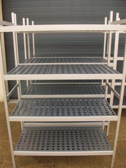 7.1 mètres linéaires d'étagères alimentaires