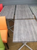 Tables + chaises restaurant