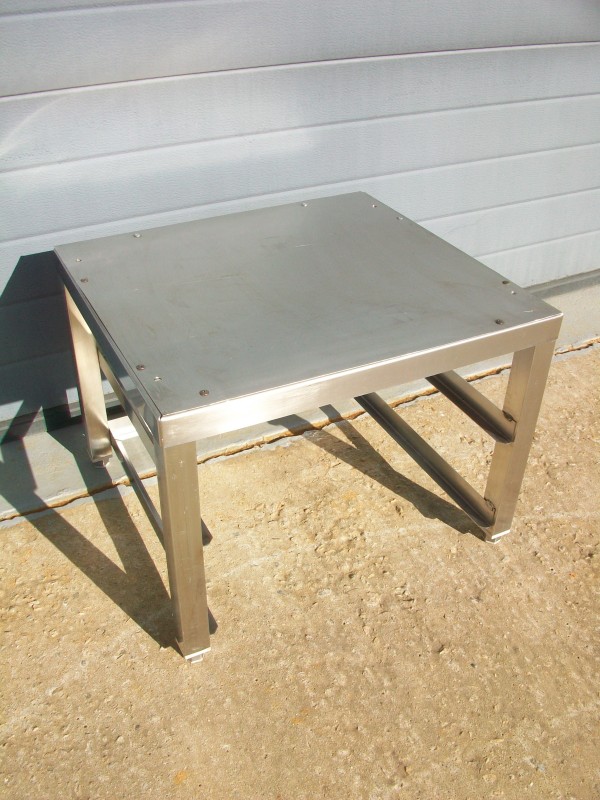 Piètement pour lave vaisselle